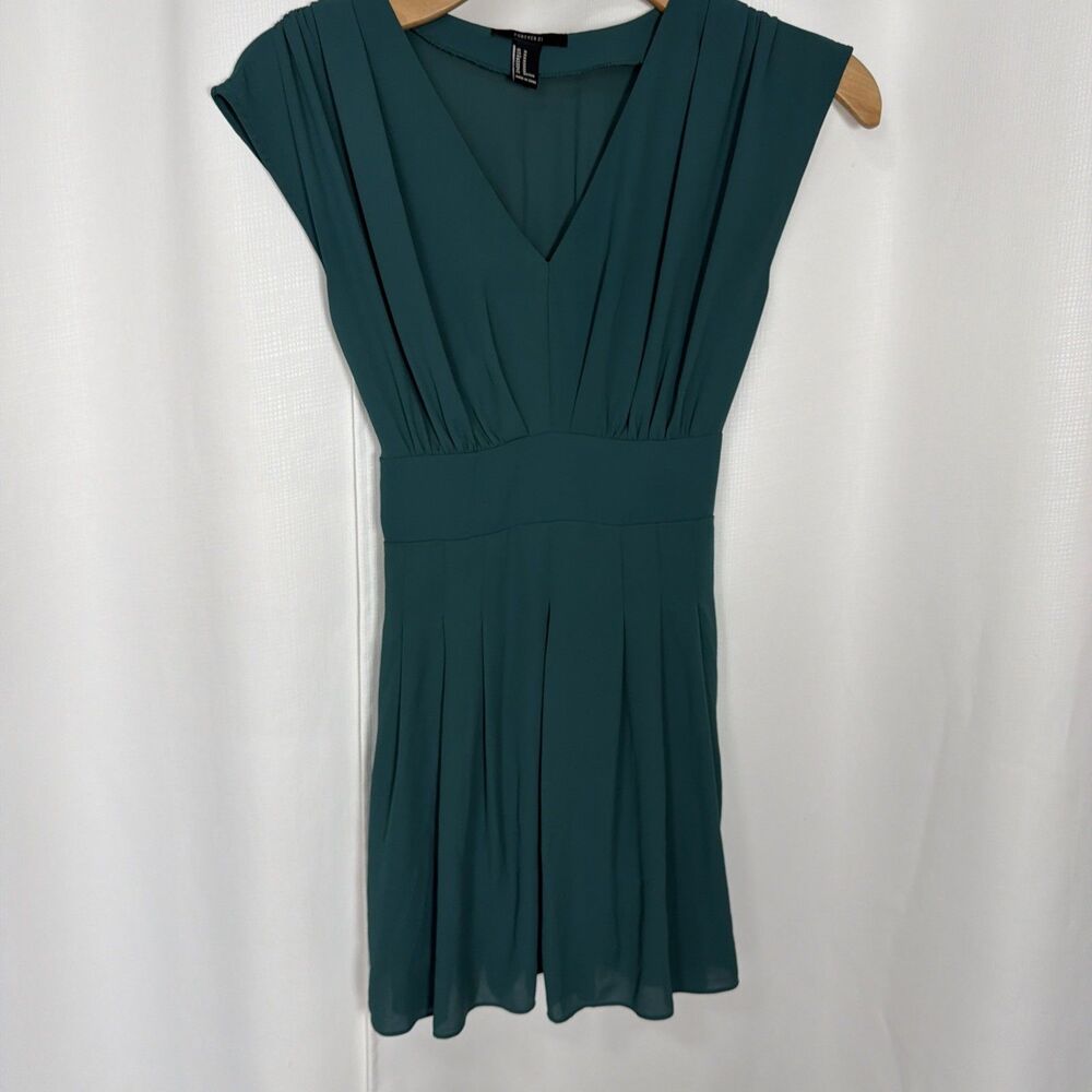 Forever 21 Green V-Neck Cap Sleeve Smocked Tie Waist Dress Polyester M